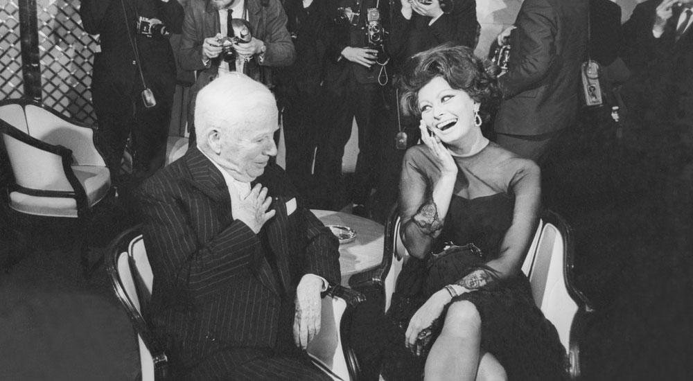 Чарли Чаплин и Софи Лорен в 1965 объявляют о съемках фильма Графиня из Гонконга