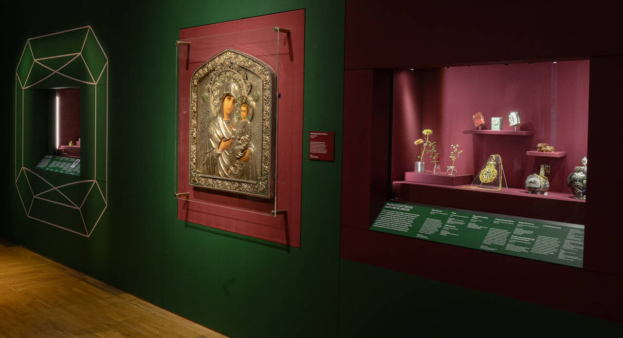 Выставка «Faberge In London: Romance To Revolution» В Музее Виктории и Альберта, Лондон 2021 /  фото V&A