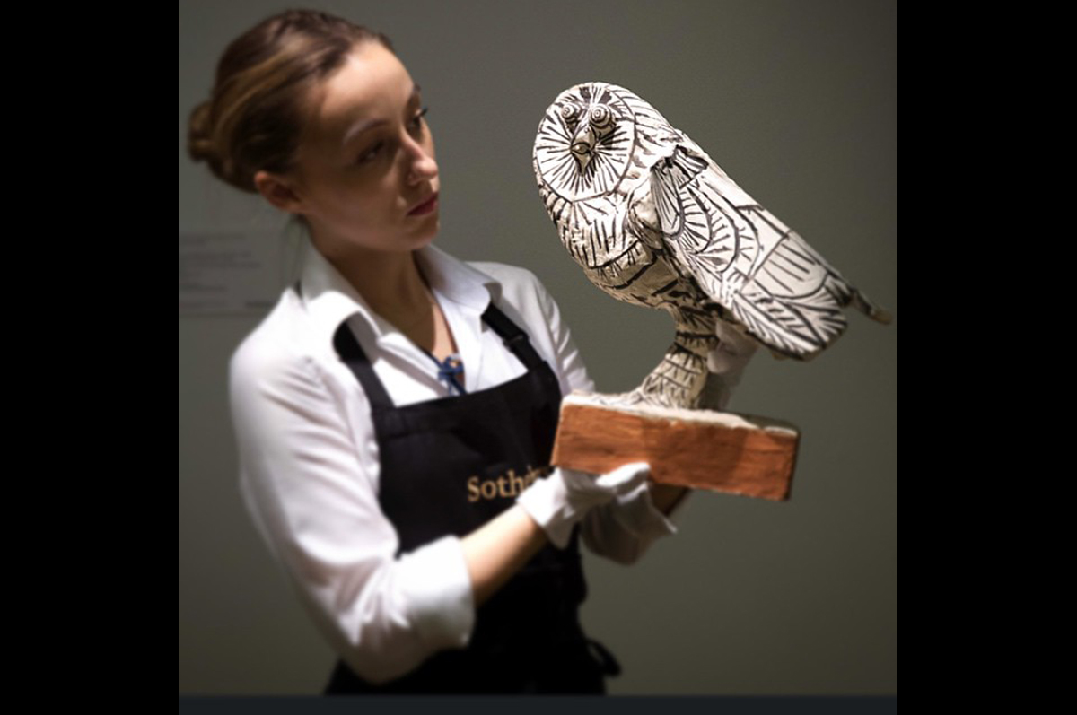 Вечные совы Пикассо, одна из которых, раскрашенная художником, была выставлена на торги в начале года / фото @sothebys, официальная страница аукционного дома в instagram